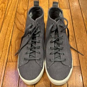 Toms grey canvas chukka boot. Size 9